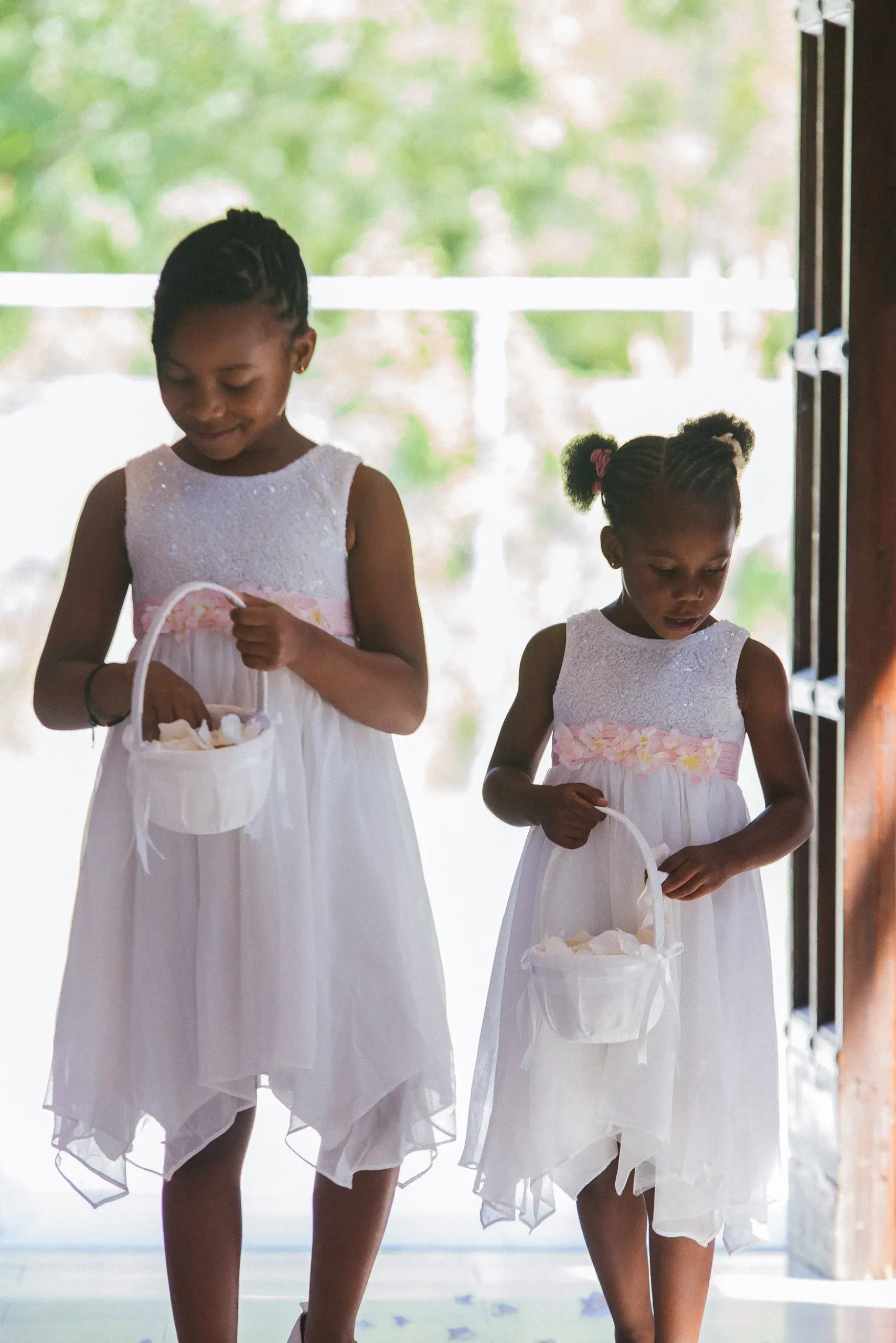 destinationsbyfunmilondon-venice-flower-girls